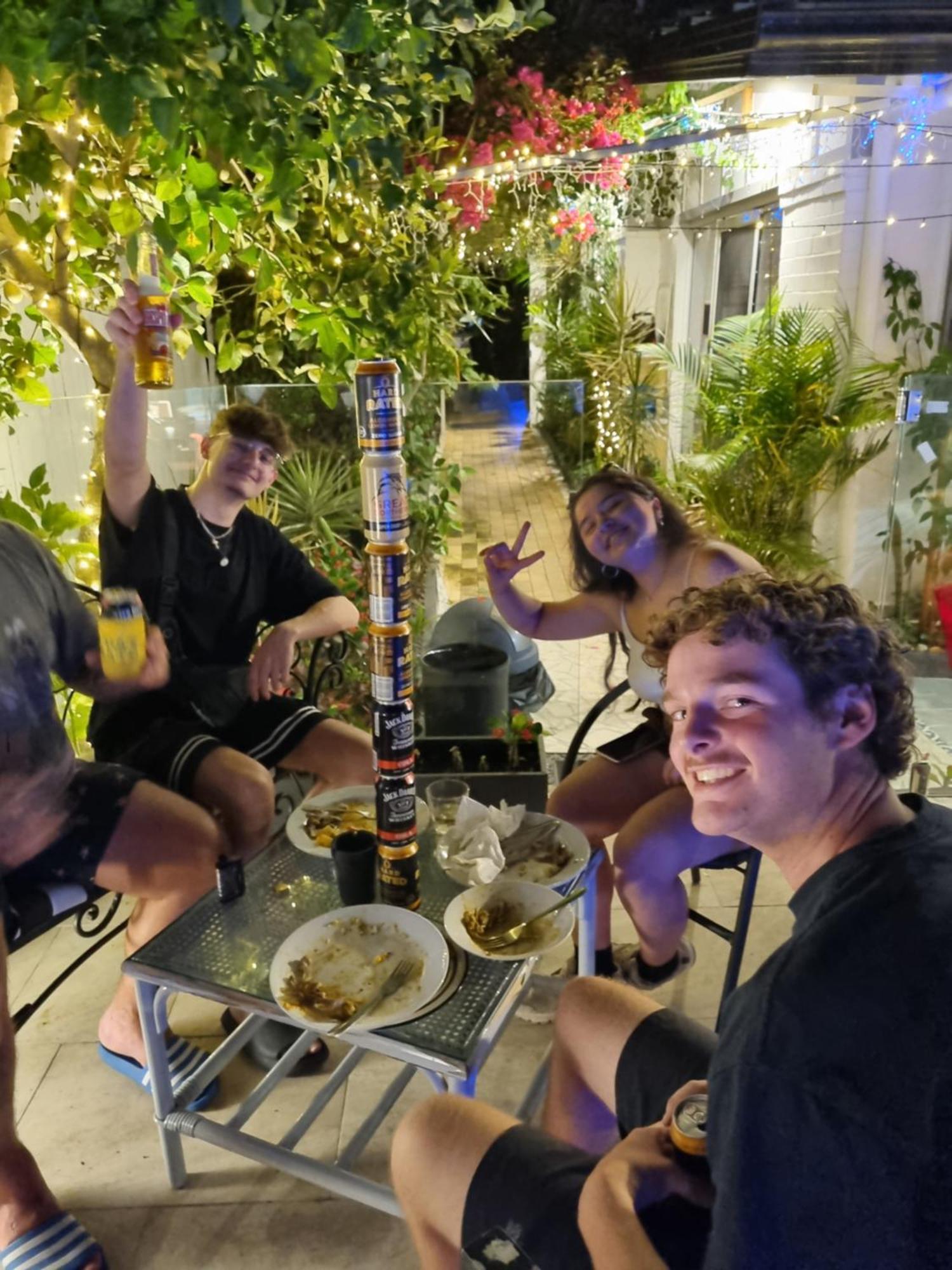 Homestyle Hostel - 18-36Yrs Калундра Екстериор снимка